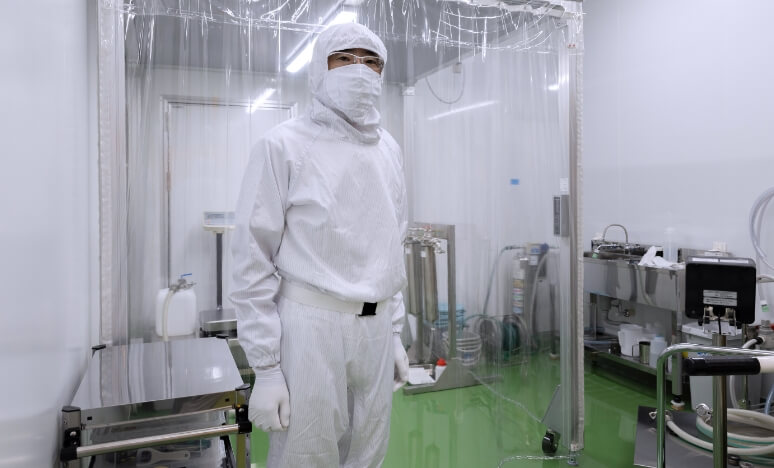 クリーンルームの導入で異物混入を防止